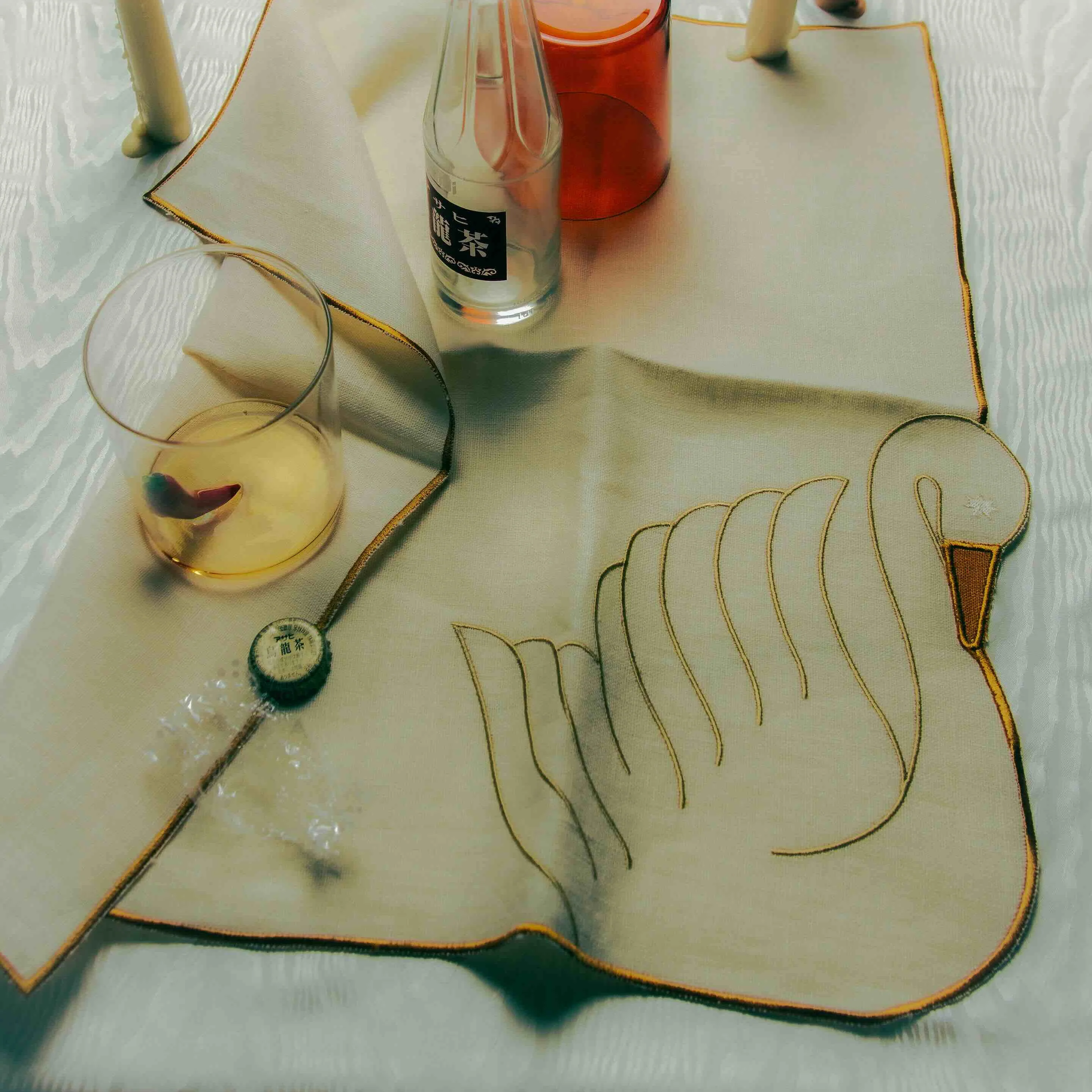 2 Swan Napkins - Image 3
